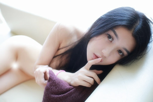 小哥带着哥们一起3 P美 乳零 零后 女 朋友